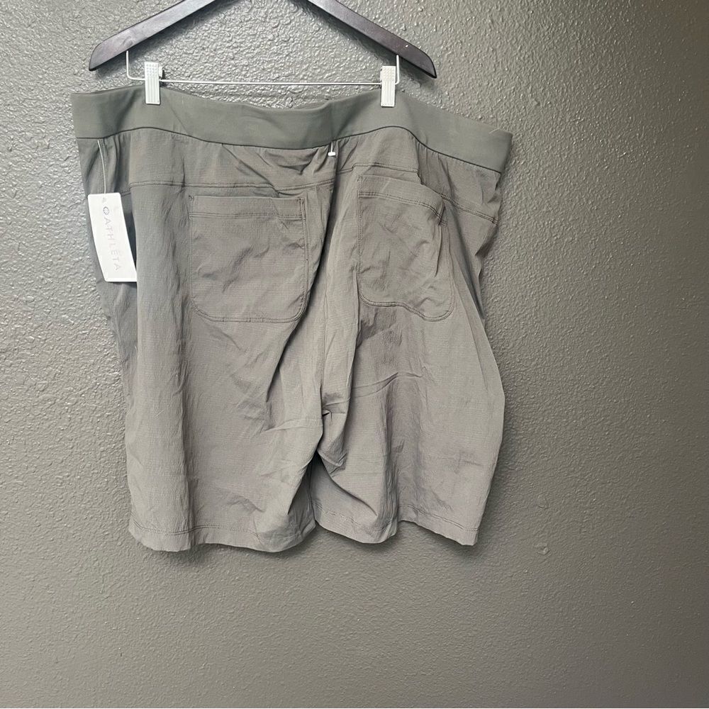 athleta trekkie bermuda 2.0 26 Mountian Olive - Picture 5 of 13